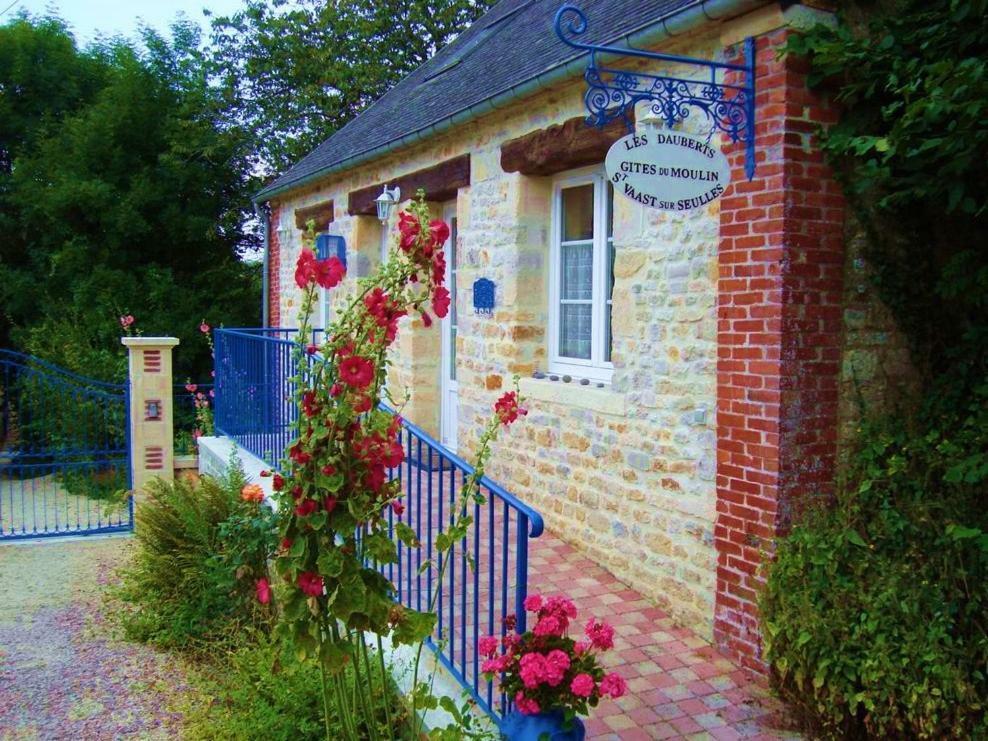 Gite Le Moulin Saint-Vaast-sur-Seulles Εξωτερικό φωτογραφία